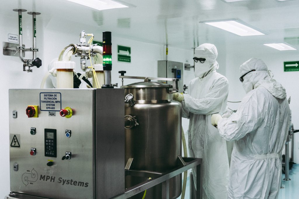 Inicia ensayo clínico para tratamiento con anticuerpos a pacientes con COVID-19