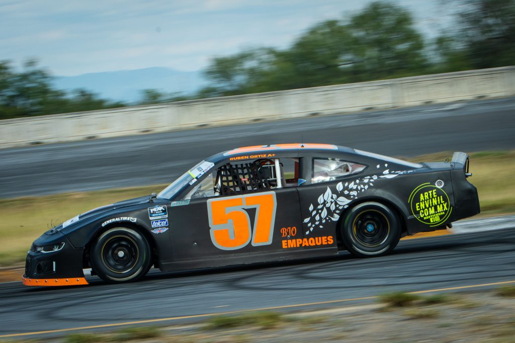 Sanción complicó a Rubén Ortíz en Nascar Challenge Monterrey