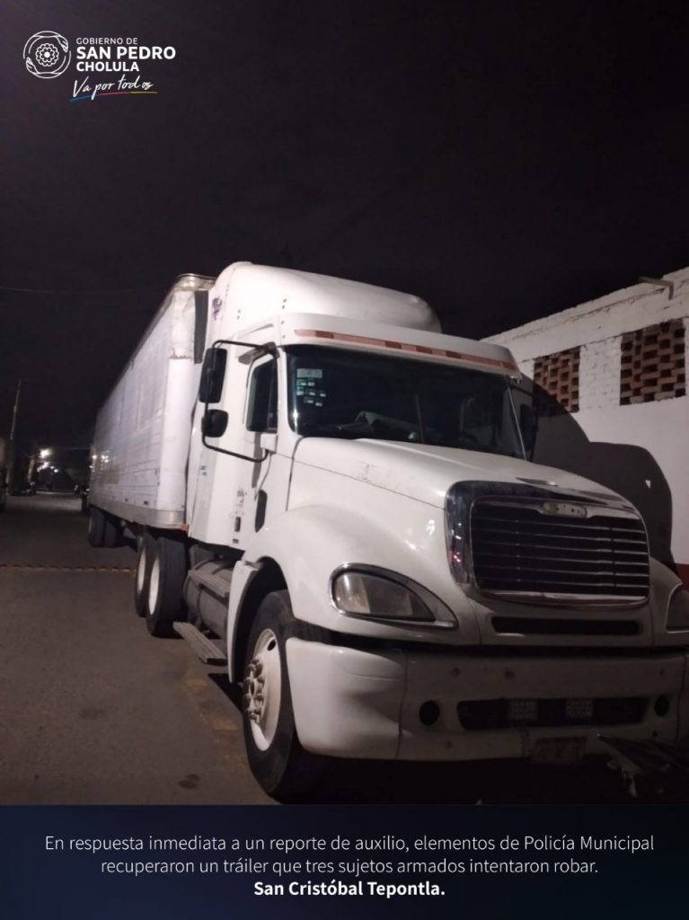 Recupera Policía Municipal de San Pedro Cholula tráiler con reporte de robo