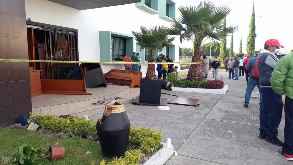 Video desde Puebla: Ladrón que roba a…asaltaron las oficinas del sindicato del ayuntamiento de Puebla