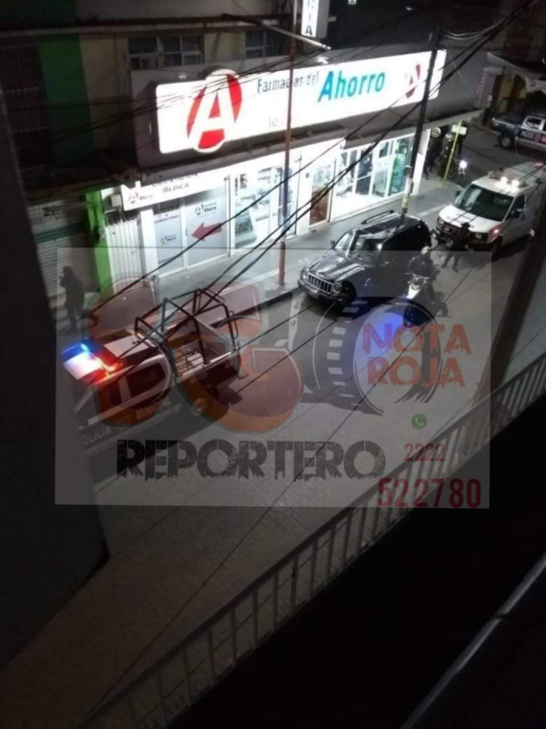 A balazos policías de Texmelucan frustran robo a Farmacias del Ahorro
