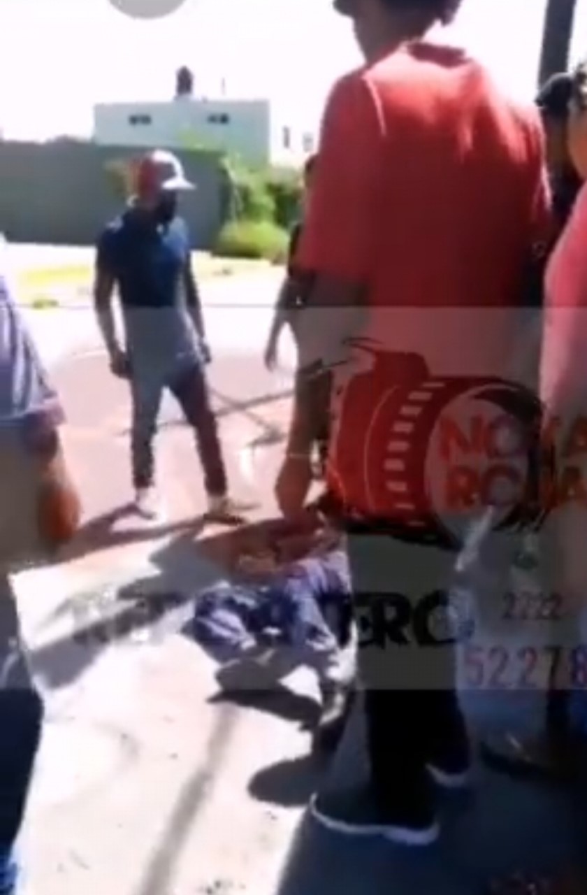 Video desde Puebla: Detienen a ratero en Piaxtla, Izúcar de Matamoros