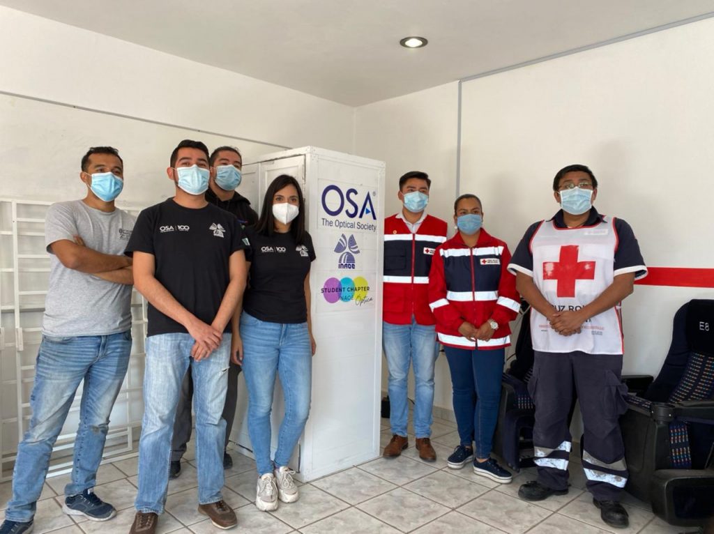 Estudiantes del INAOE participan en proyecto internacional para construir cabinas de desinfección de equipo médico protector
