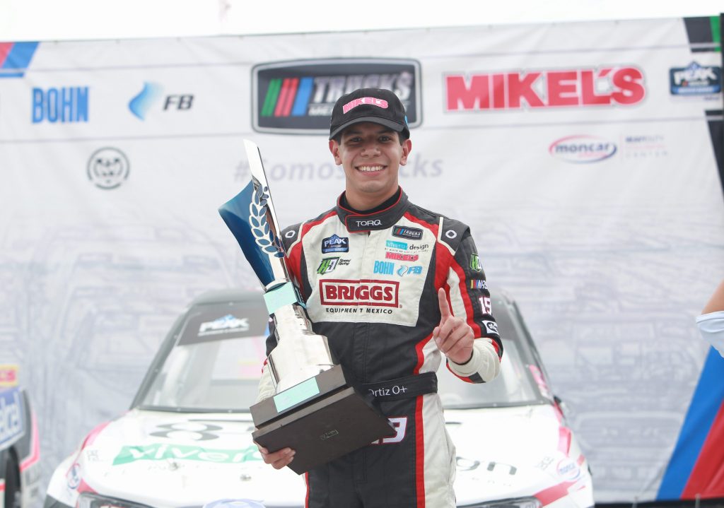 En final cardiaco Rovelo se llevo la novena fecha de Nascar Peak en San Luis Potosí