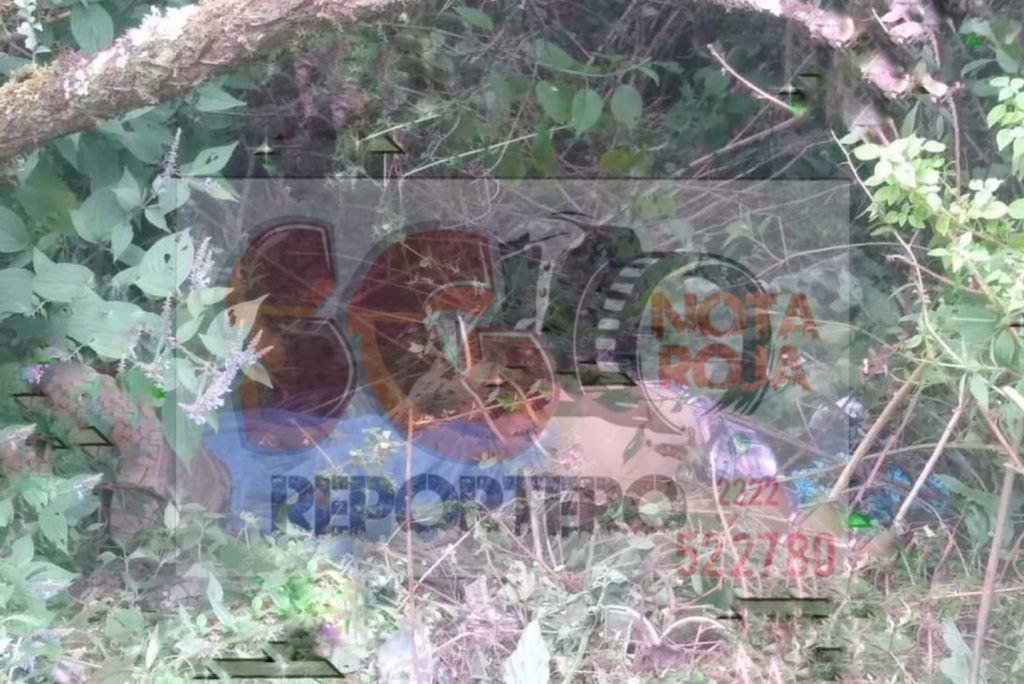 Hallan cadáver de hombre degollado y baleado en San Miguel Eloxotitlán