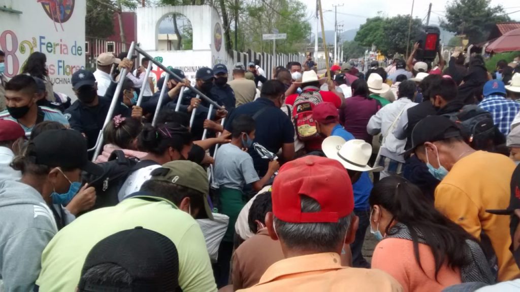Fotonota: En Huauchinango damnificados por el huracán Grace denuncian ante AMLO la falta de apoyo de la secretaría federal de Bienestar