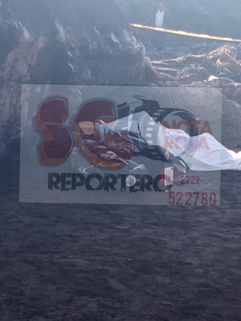 Mueren dos personas que cayeron con su moto a un puente colapsado en Tlachichuca.