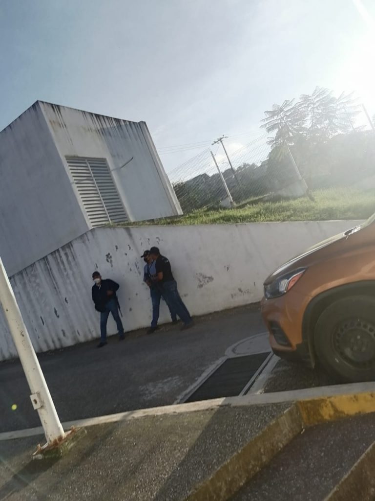 Catean casa en Huauchinango y supuestamente aseguran a una mujer