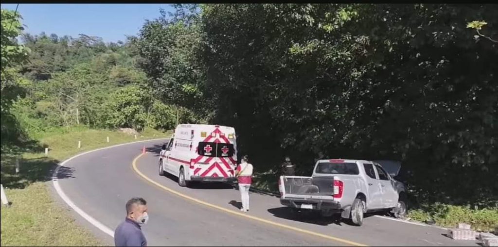 Invaden carril, chocan y se dan a la fuga en la federal México-Tuxpan