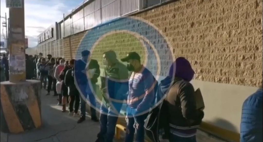 Video desde Puebla: Largas filas para vacunarse