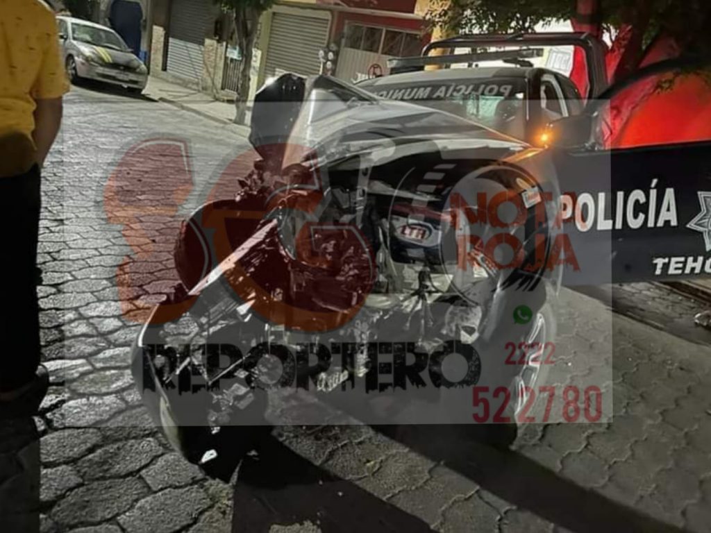 Patrullero choca contra casa en supuesta persecución en Tehuacán; dos lesionados