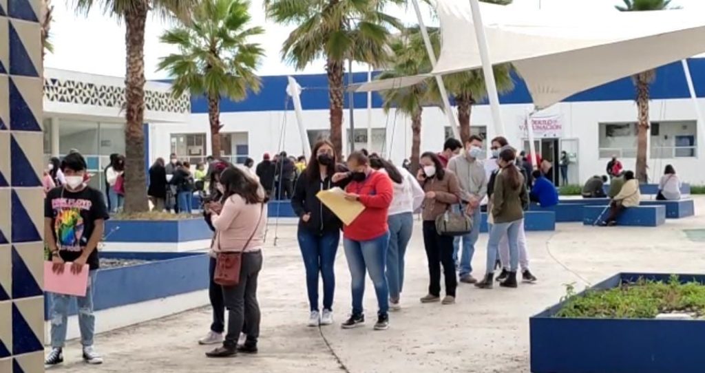 Video desde Puebla: Menores de edad en la capital se vacunan luego de obtener amparo