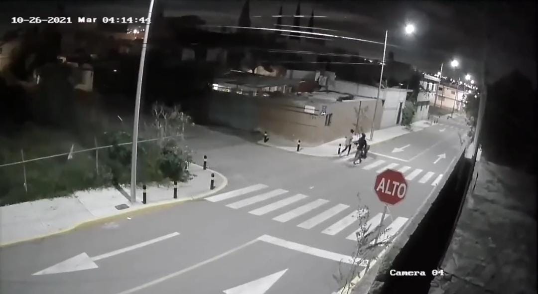 Video desde Puebla: Graban a 3 rateros cuando atacan casa en la colonia Constitución Mexicana