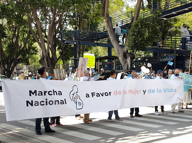Video desde Puebla: Grupos Provida protestan contra la despenalización del aborto