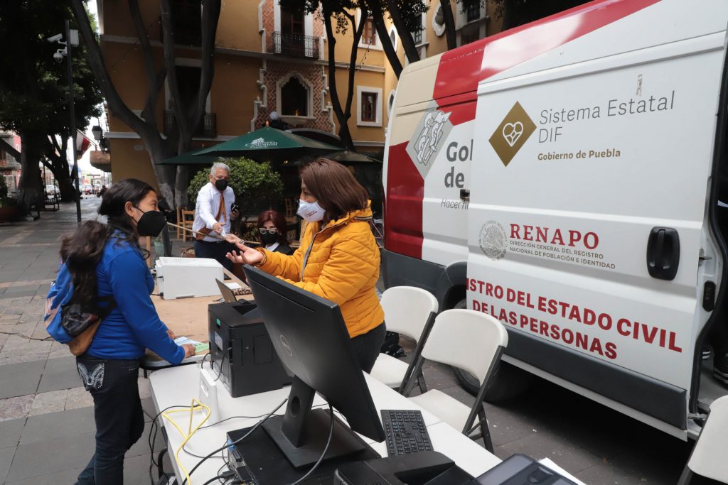 Con registros de nacimiento gratuitos, SEDIF y Registro Civil benefician a familias poblanas