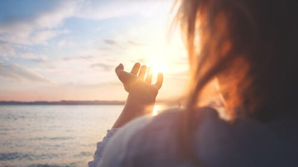 Autotrascendencia y sentido de vida, vías para prevenir el suicidio: experto