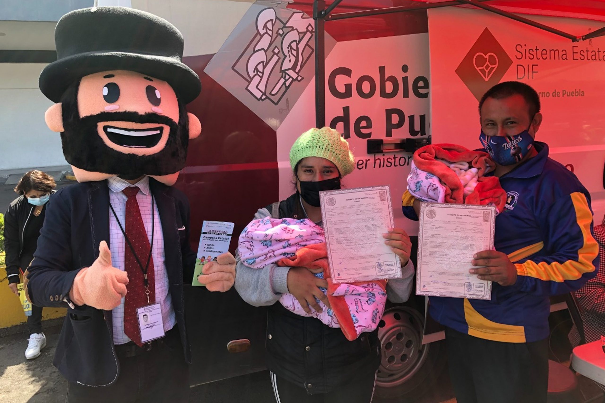 Realizan SEDIF y Registro Civil trámites gratuitos en Plaza Dorada