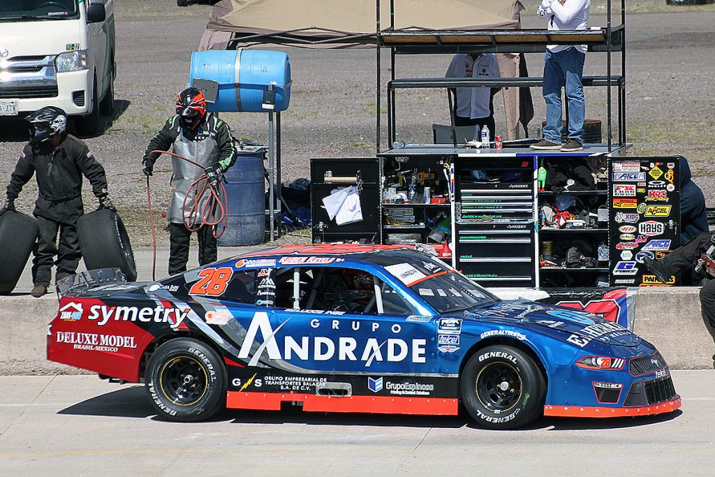 Rubén Rovelo con el objetivo de seguir ganando en NASCAR México