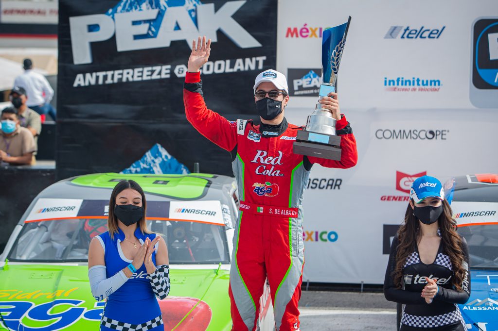 Pese a contacto, Salvador De Alba Jr. y el Sidral Aga Racing Team rescatan el 2º puesto en San Luis Potosí