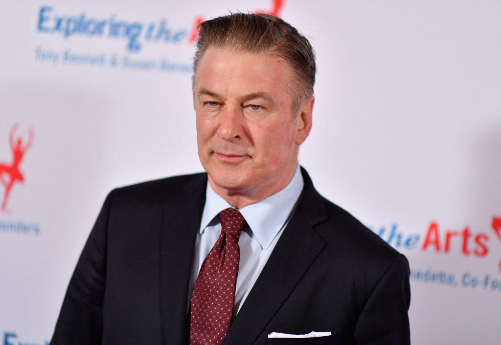 Alec Baldwin mata accidentalmente a una directora de fotografía con un arma de atrezo en un rodaje