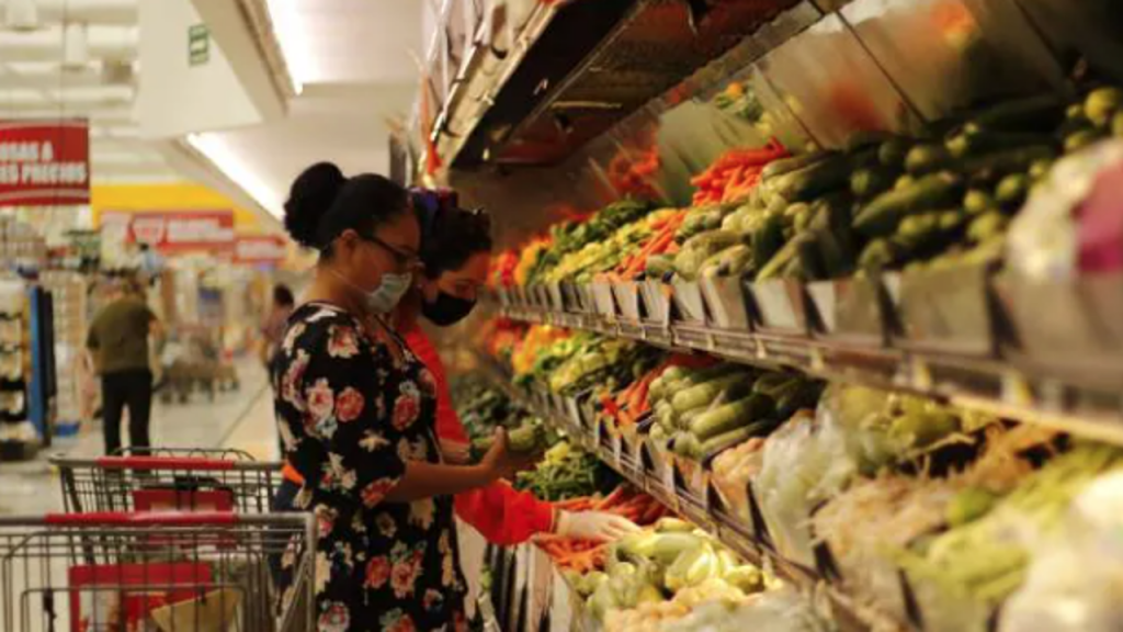 En julio de 2022 y con datos ajustados por estacionalidad, el Indicador de Confianza del Consumidor (ICC) presentó una reducción mensual de 1.7 puntos