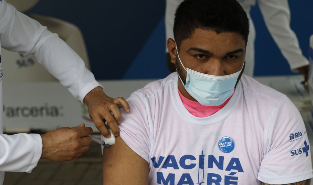 Brasil registra menor media móvil de muertes desde inicio de pandemia