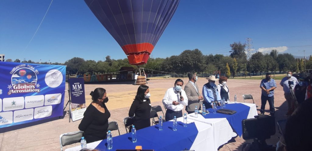 Realizan la presentación del Festival Navideño de Globos Aerostáticos en Cuautlancingo