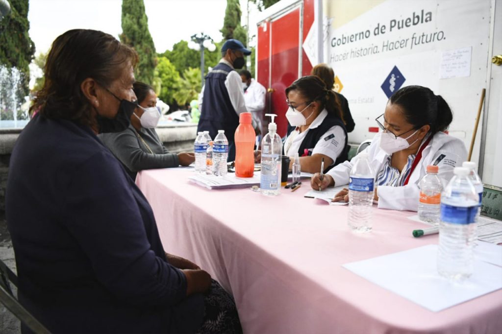 Benefician SEDIF, Salud y SMDIF a más de 6 mil poblanas en Feria de la Salud