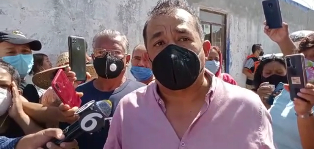 Video desde Puebla: La regidora Elisa Molina puede decir misa pero se le notificó al ayuntamiento anterior, acusó el edil auxiliar de Xochimehuacan