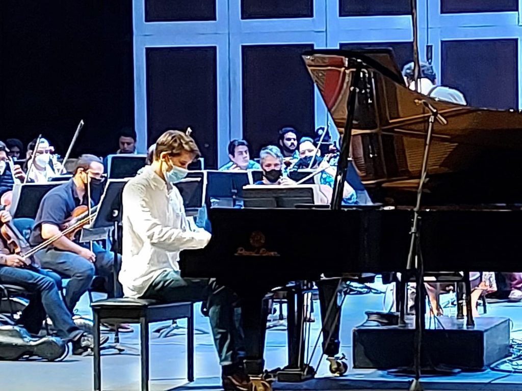 El prestigioso pianista Vladimir Petrov interpretará a Mozart con la OSSLP