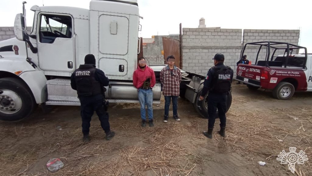 Policía estatal frustra robo de tractocamión