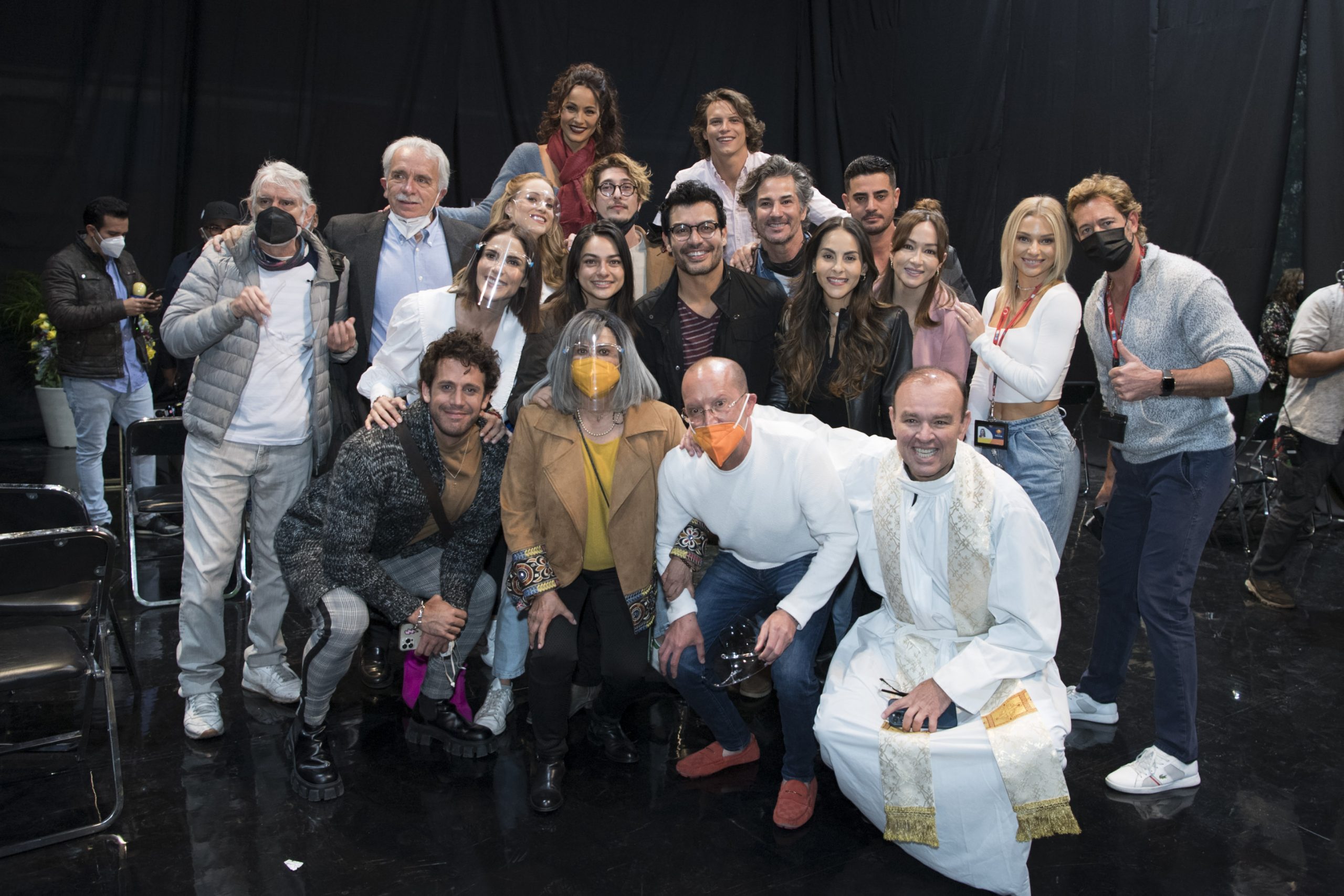 Celebran misa por inicio de grabaciones de la nueva telenovela de Angelli Nesma