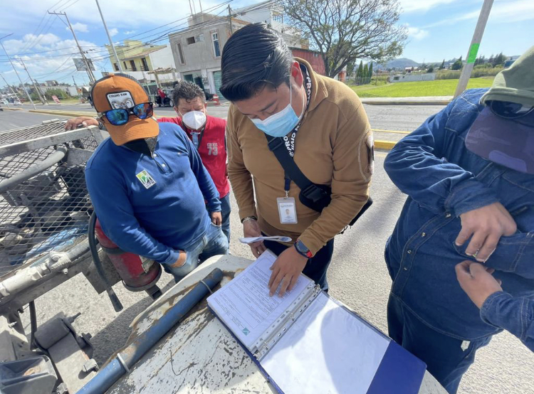 Efectúan Protección Civil y Policía Municipal de San Andres Cholula operativos de revisión a pipas de gas LP