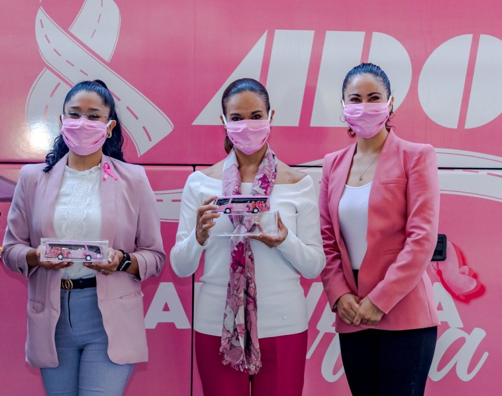 Liliana Ortiz da banderazo de salida a la “Caravana Rosa”