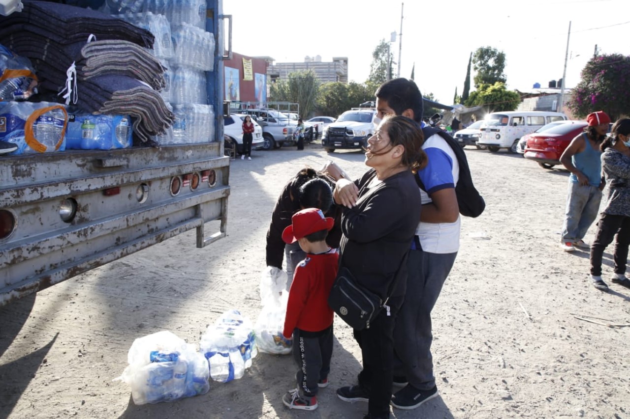 SEDIF entrega apoyos a damnificados de Xochimehuacan