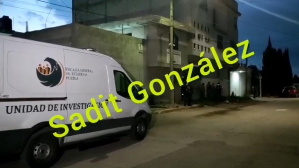 Video desde Puebla: Fiscalía catea domicilio en San Pablo Xochimehuacan a metros de donde ocurrió la explosión del domingo