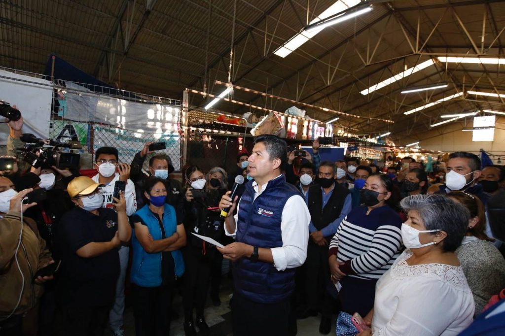 Video desde Puebla: Autoridades municipales ponen en marcha el programa de mantenimiento de mercados