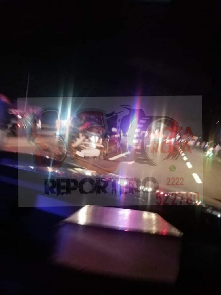 En Cuapiaxtla camioneta embiste a pareja en moto; el hombre murió