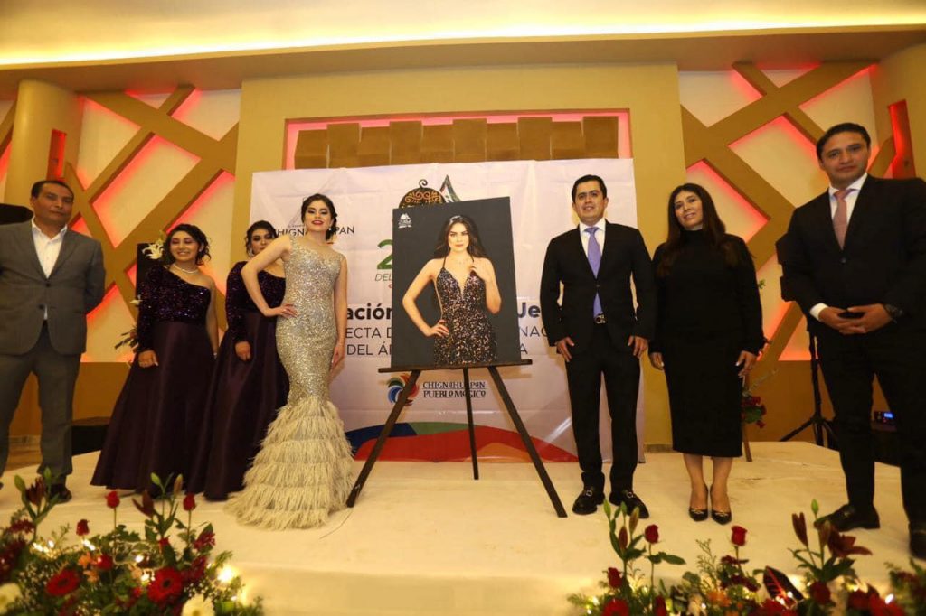 Presentan a Jeimy 1a. Reina de la 25 Feria Nacional del Árbol y la Esfera en Chignahuapan