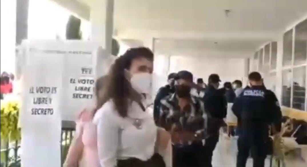 Video desde Puebla: “Rasuran” a Augusta Valentina y no la dejan votar en el PAN