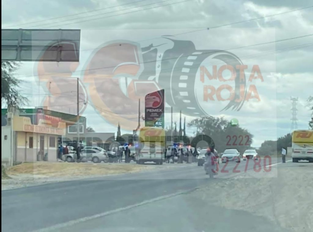 A mano armada dos sujetos asaltan un autobús a la altura de Yehualtepec