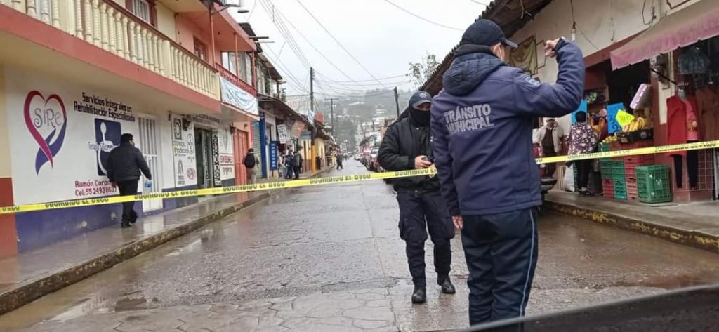 Muere degollada en pleno centro de Zacatlán por la ex pareja de su hija