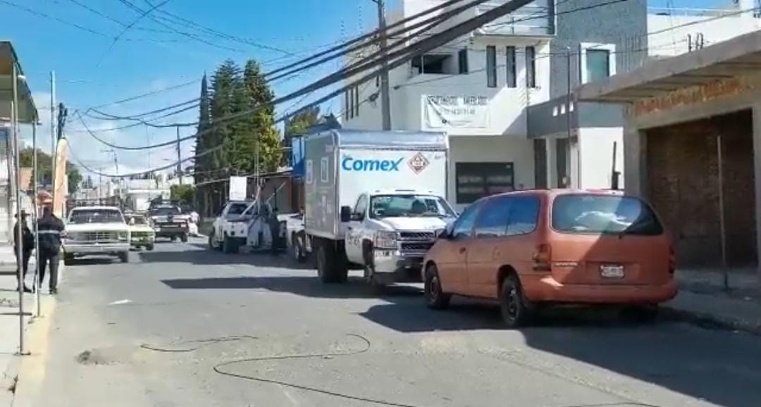 Video desde Puebla: Balacera en San Lorenzo Almecatla por asalto a camioneta Comex; los supuestos rateros ya fueron asegurados por la policía
