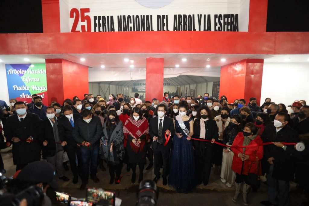 Inicia la Feria del Árbol y la Esfera en Chignahuapan