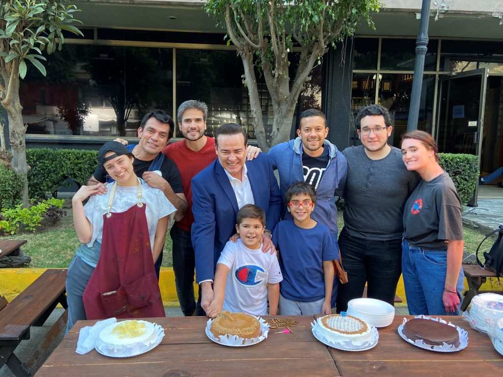 Celebran cumpleaños a César Évora y a Pierre Louis en “S.O.S Me estoy enamorando”