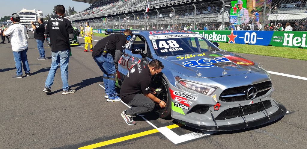 De Alba volvió a dominar en la segunda carrera Freightliner GTM en gran lucha con Jourdain en la Pro1
