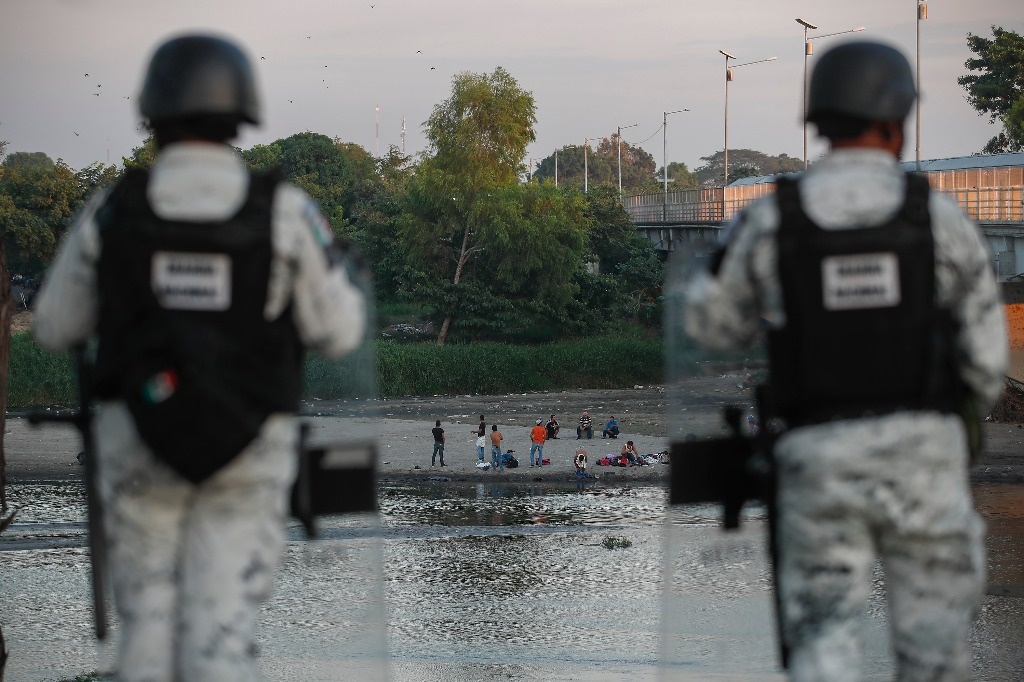Investigación: COVID-19 militarizó control y vigilancia contra migrantes