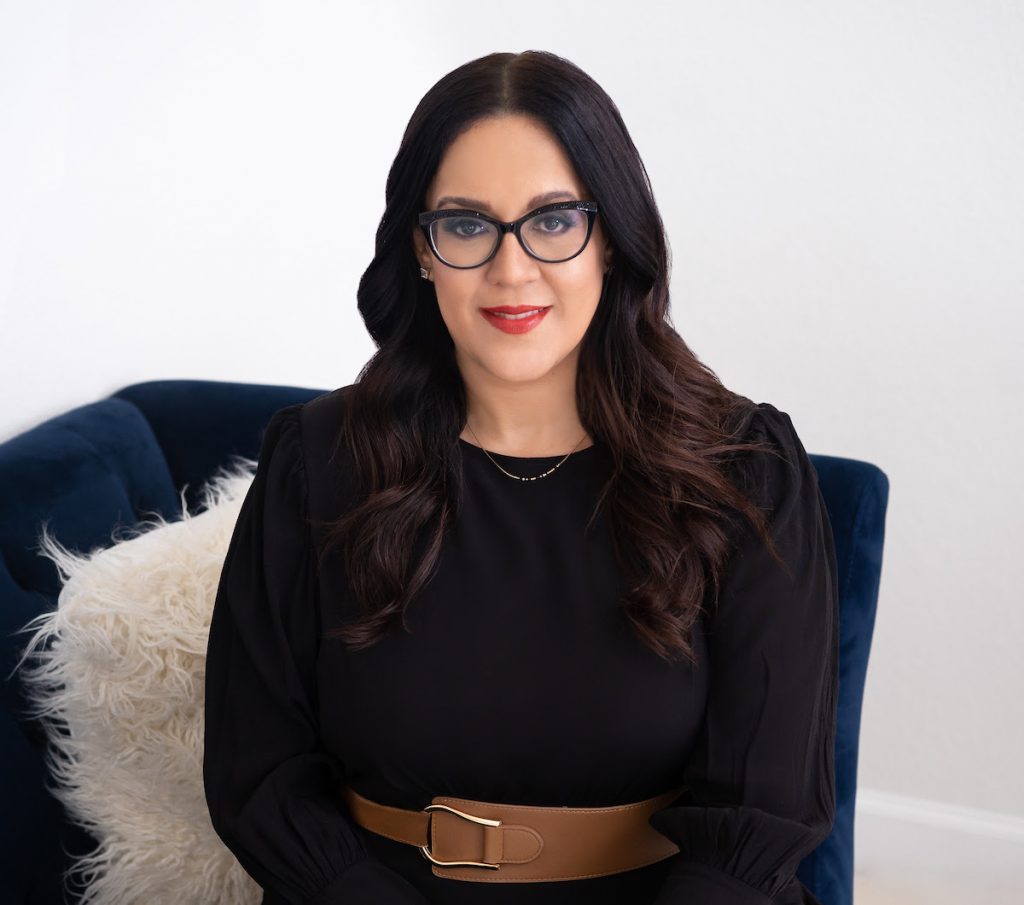 Yurisan Cordero, líder del show más visto de la televisión hispana en EEUU, presenta “La virtud del proceso”