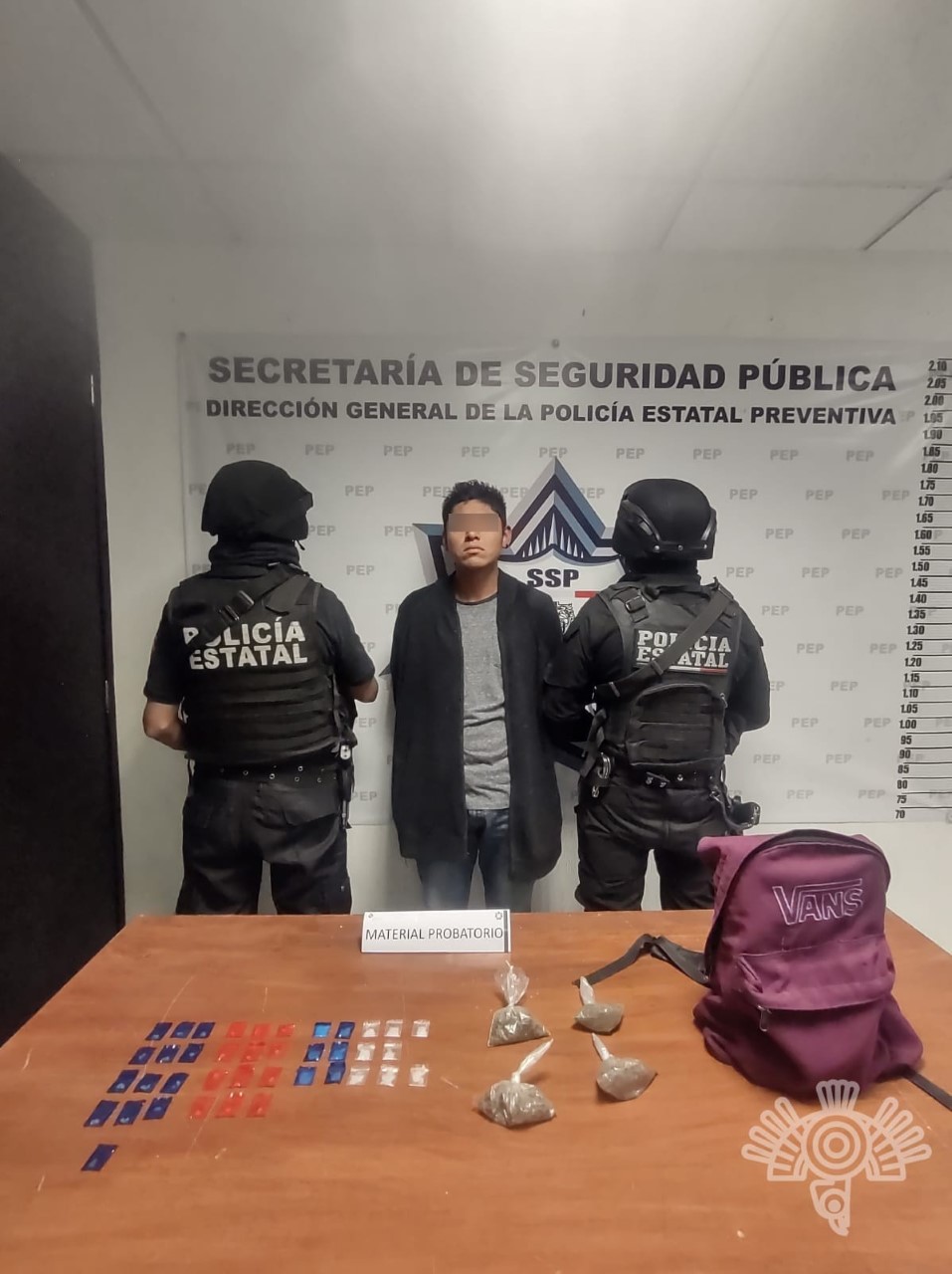 Policía Estatal detiene a hombre por presunta posesión de sustancias ilícitas