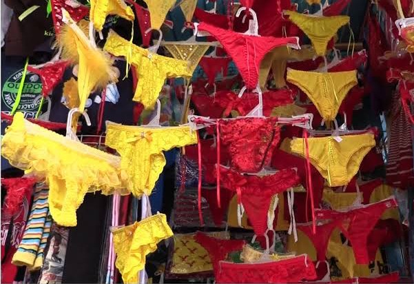 Video desde Puebla: La mejor tradición de fin de año: La ropa interior amarilla, roja…y sexy